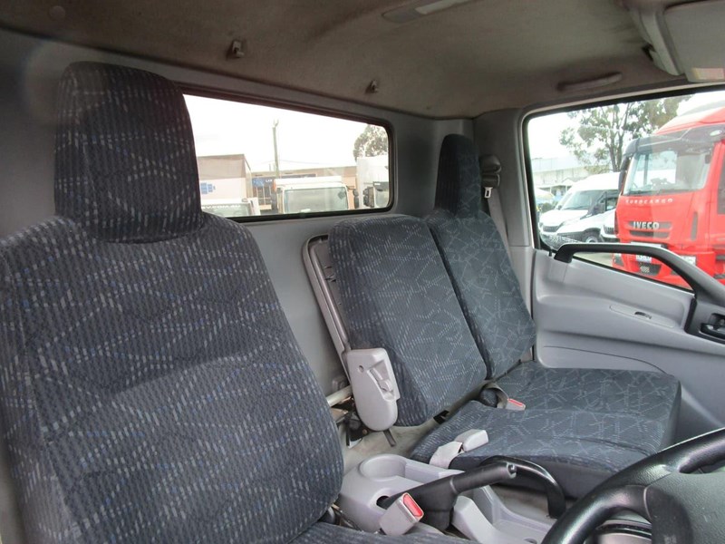hino 300 series - 616 medium 858595 015