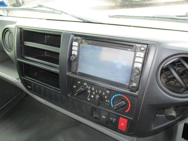 hino 300 series - 616 medium 858595 023