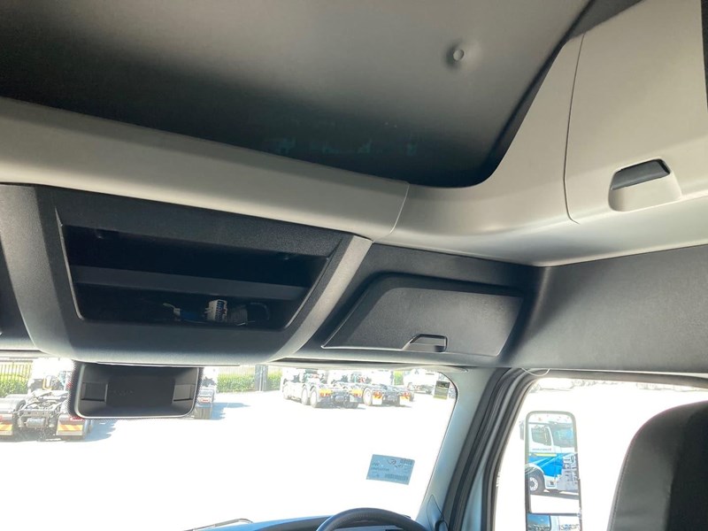 freightliner cascadia 844906 049