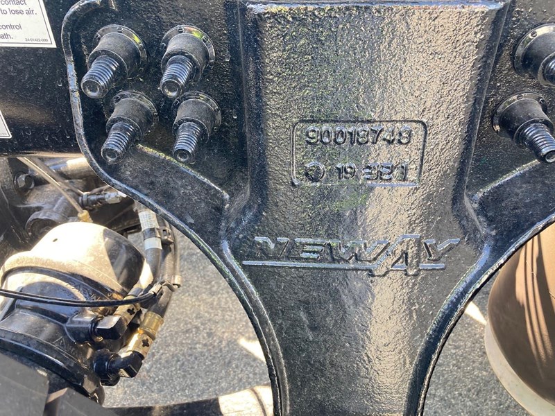 freightliner cascadia 844906 025