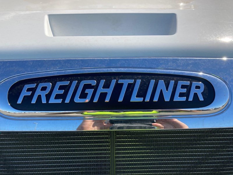 freightliner cascadia 844906 007