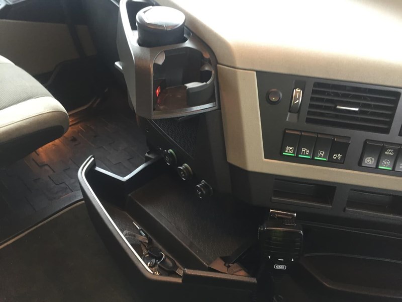 volvo fh13 844925 037