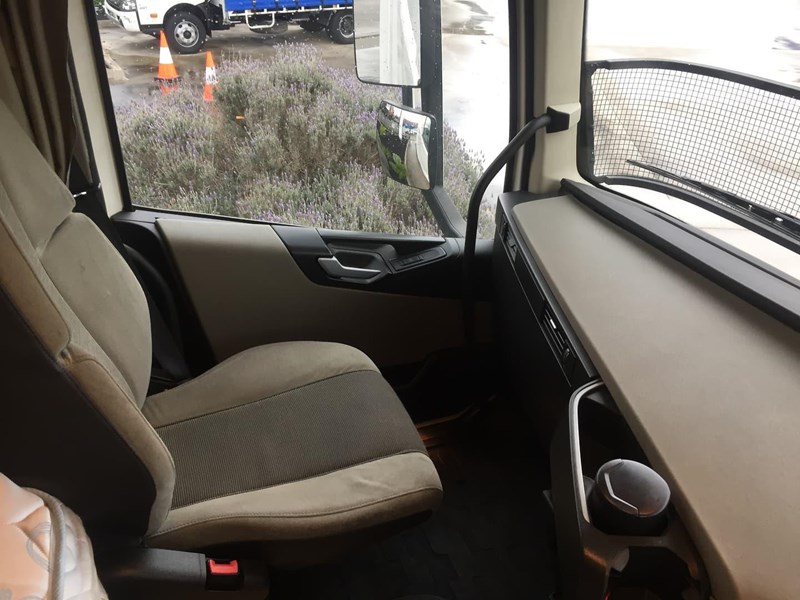 volvo fh13 844925 033
