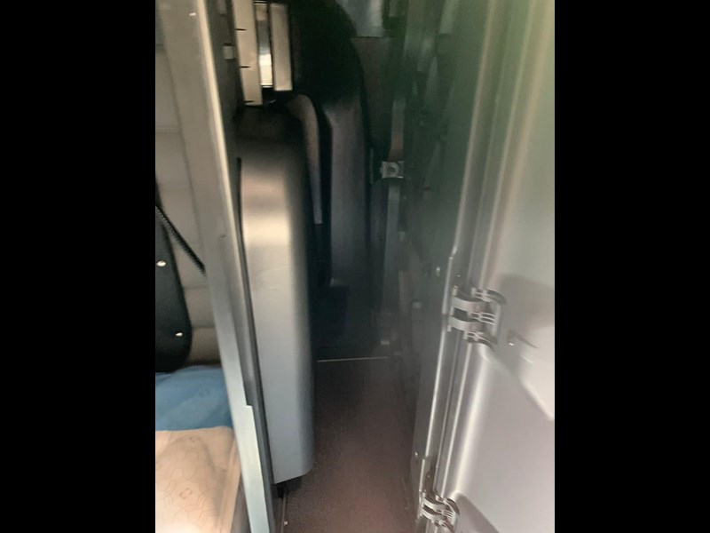 freightliner cascadia 859915 053