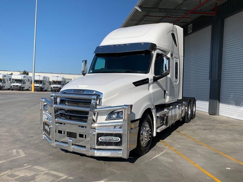 freightliner cascadia 859915 003