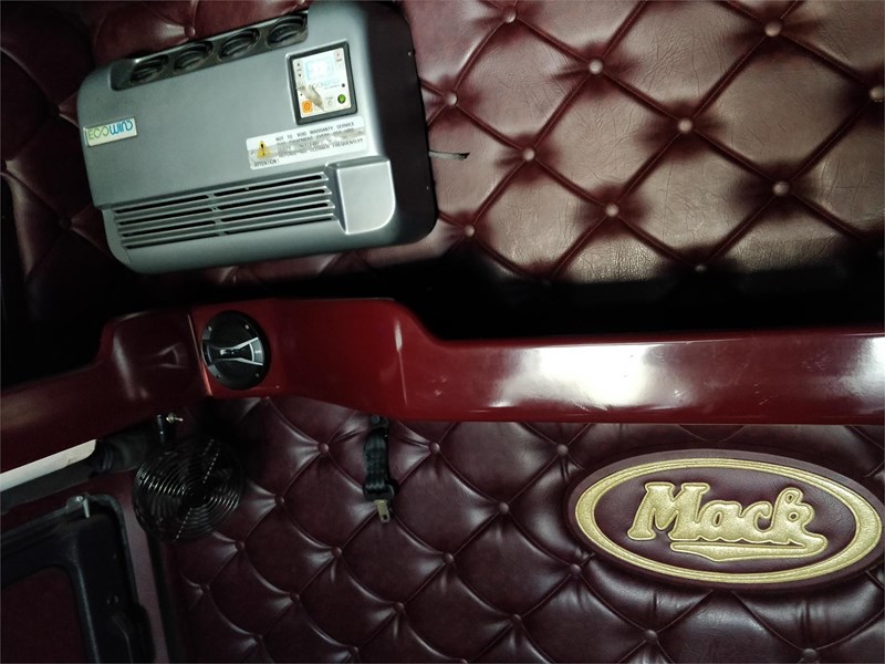 mack trident 863077 055
