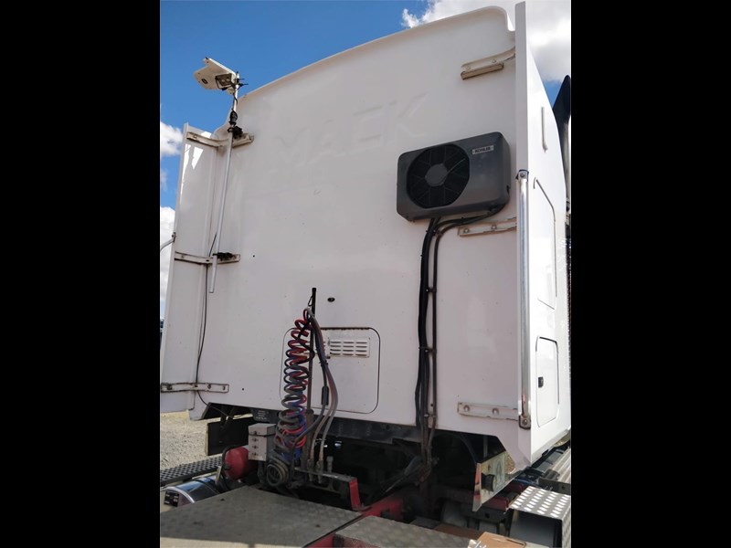 mack trident 863077 015