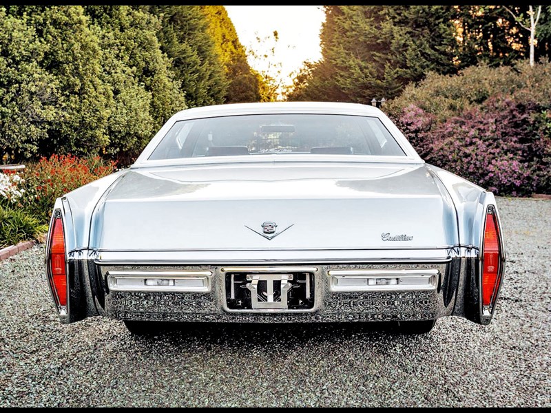 cadillac coupe de ville 863082 003