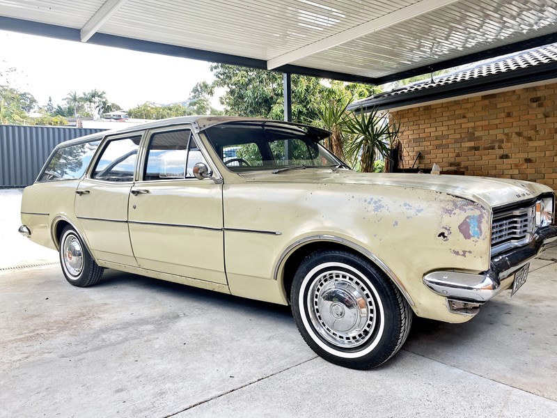 holden ht 863425 001