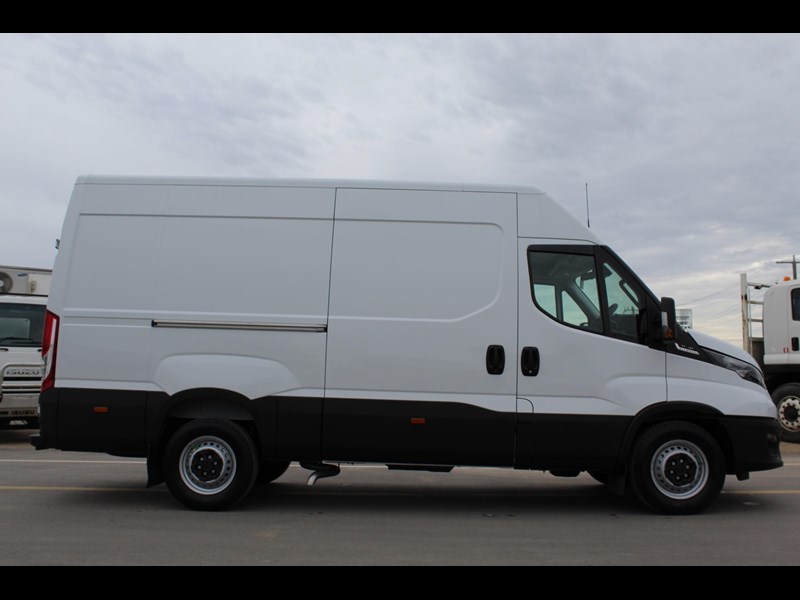 iveco daily 35s18 850527 001