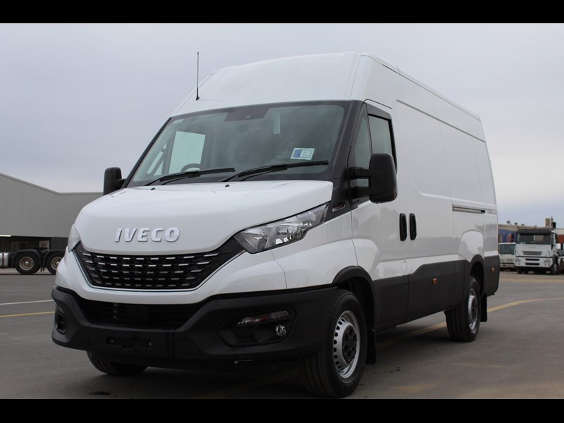 iveco daily 35s18 850527 005
