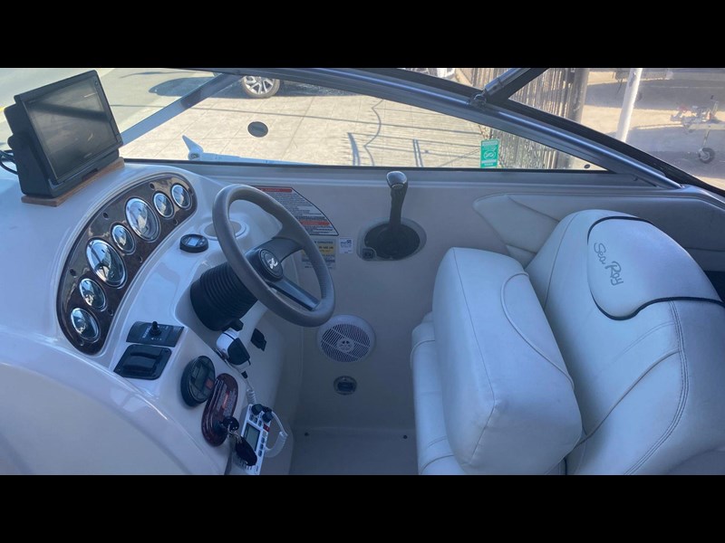 sea ray 215 weekender 863601 039