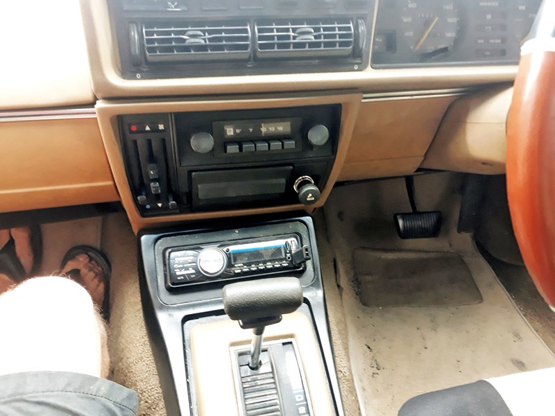 holden commodore 863764 007