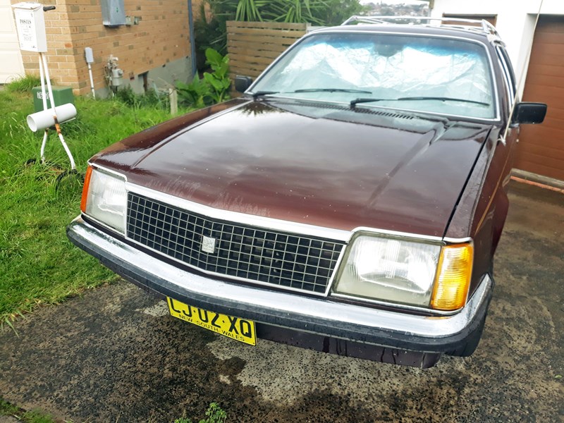 holden commodore 863764 001