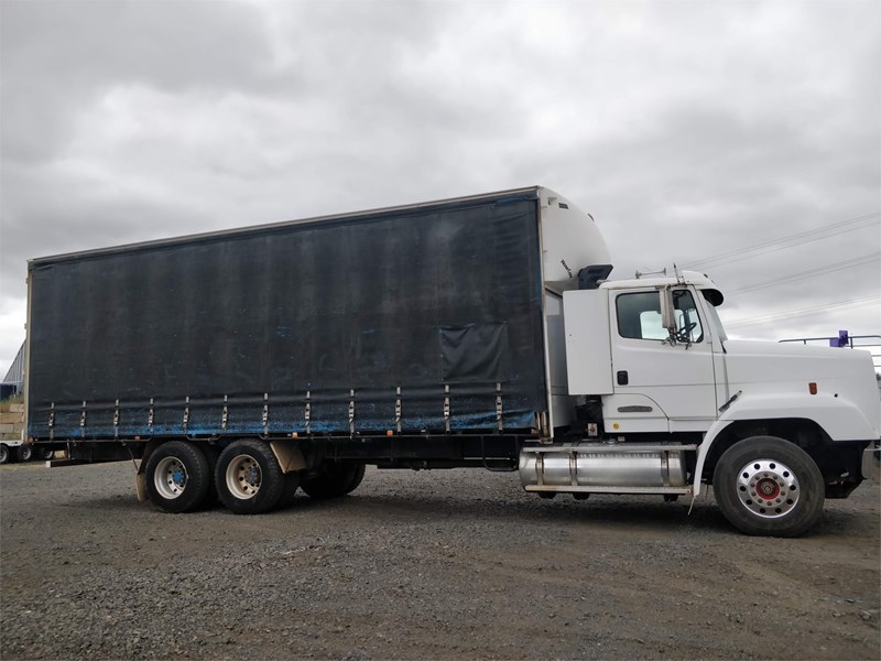 freightliner fl112 863805 003