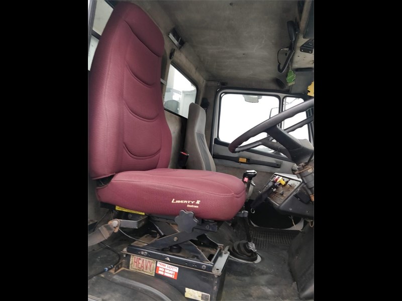 freightliner fl112 863805 045