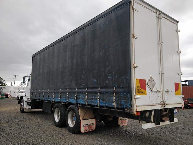 freightliner fl112 863805 009