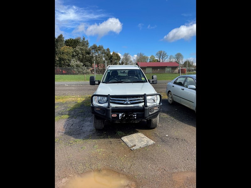 mitsubishi triton 863838 005