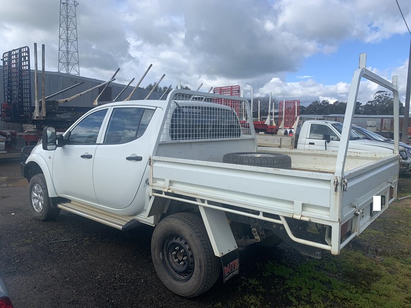 mitsubishi triton 863838 011