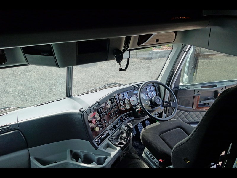 freightliner argosy 110 864220 023