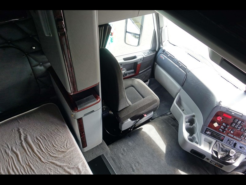 freightliner argosy 110 864220 007