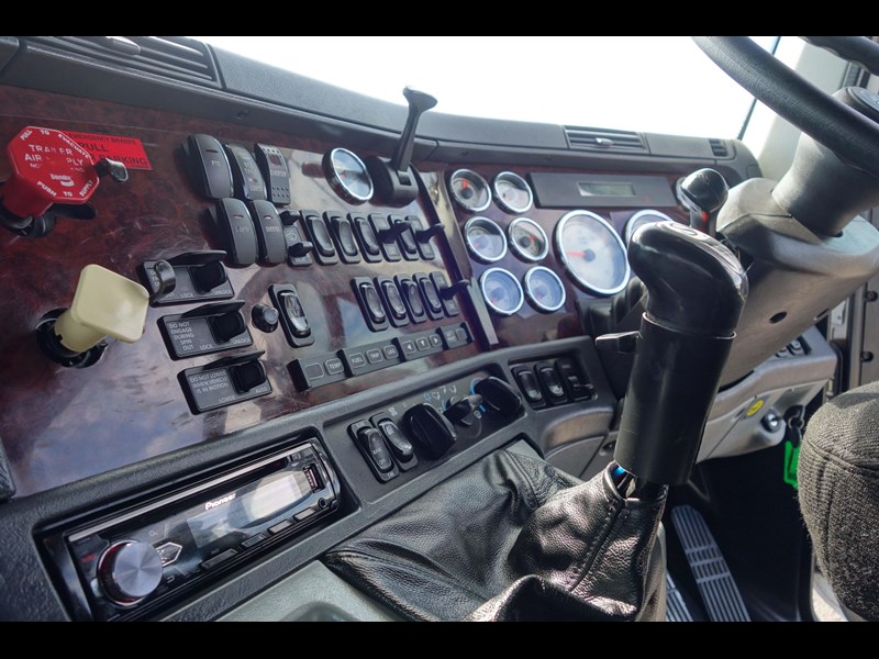 freightliner argosy 110 864220 003