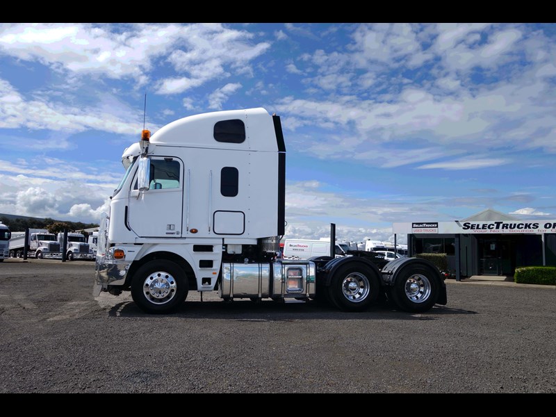 freightliner argosy 110 864220 013