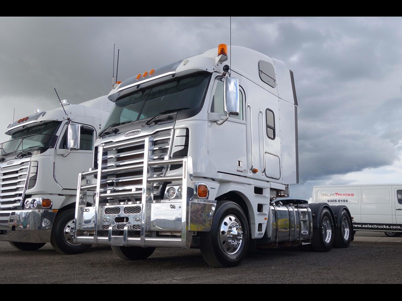 freightliner argosy 110 864220 001