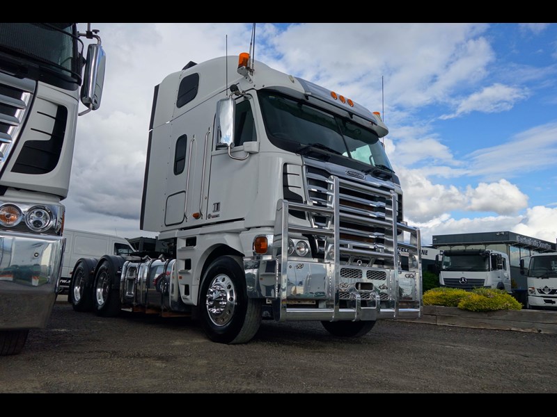 freightliner argosy 110 864220 005