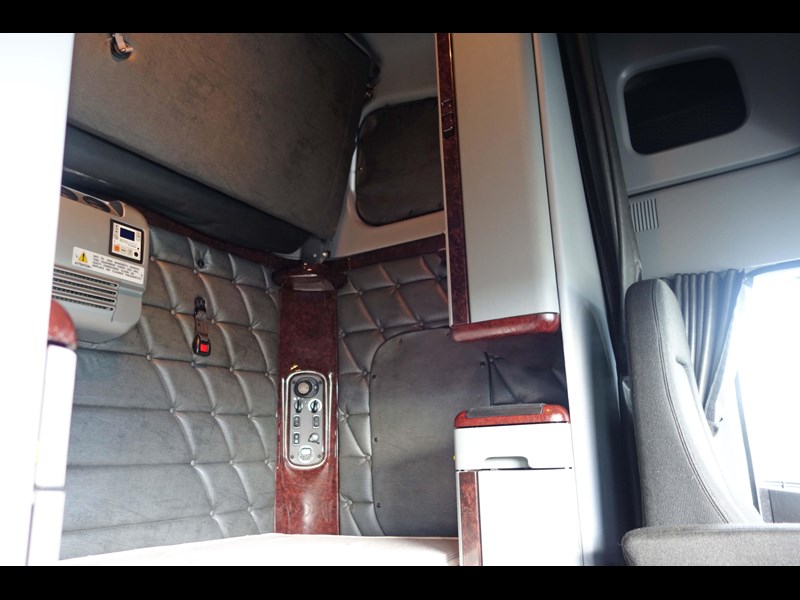 freightliner argosy 110 864220 047