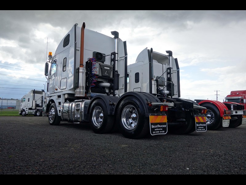 freightliner argosy 110 864220 033