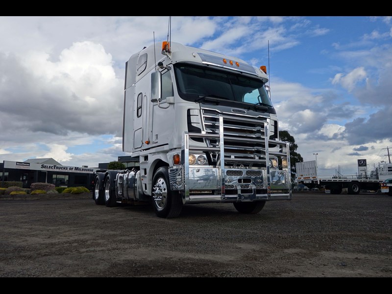 freightliner argosy 110 864220 037