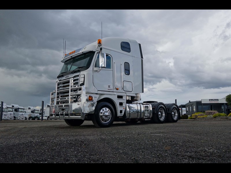 freightliner argosy 110 864220 045