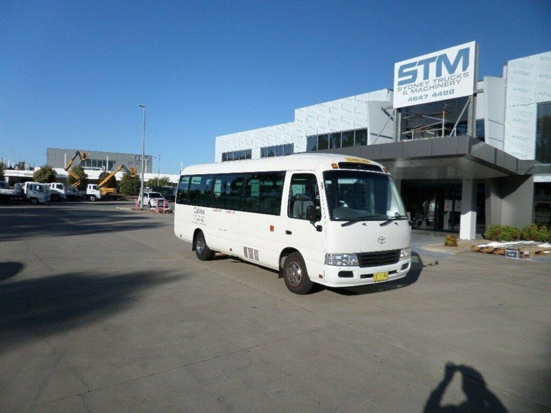 toyota coaster 861931 001