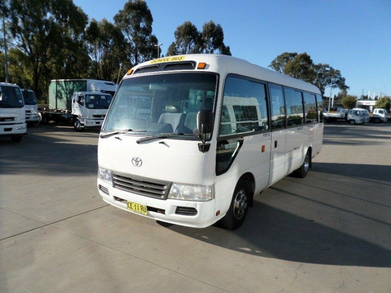 toyota coaster 861931 005