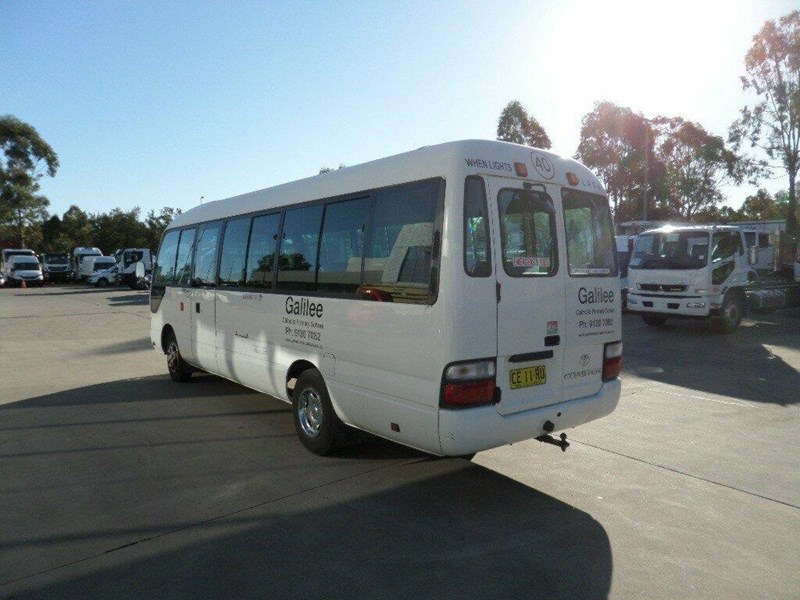toyota coaster 861931 009
