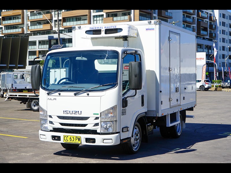 isuzu nlr 835106 007