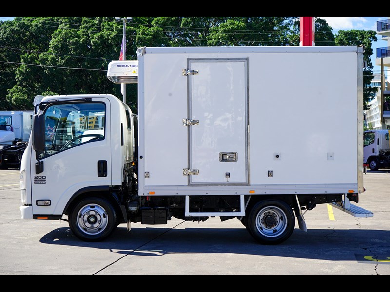 isuzu nlr 835106 009