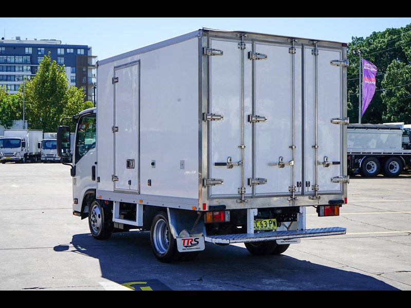 isuzu nlr 835106 011