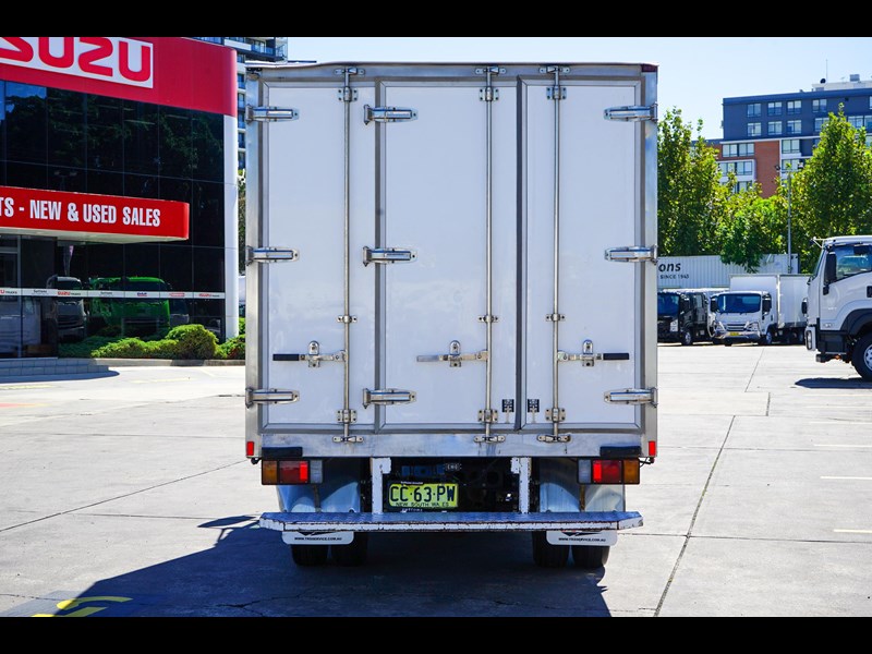 isuzu nlr 835106 013