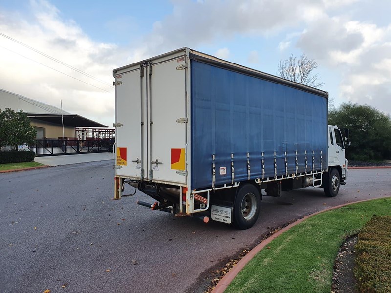 fuso fighter 854327 007