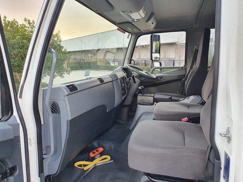 fuso fighter 854327 023