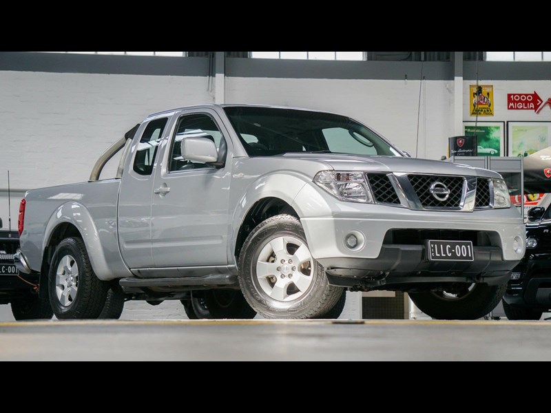 nissan navara 864962 001