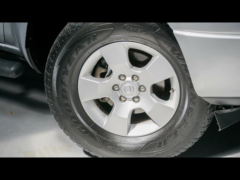 nissan navara 864962 011