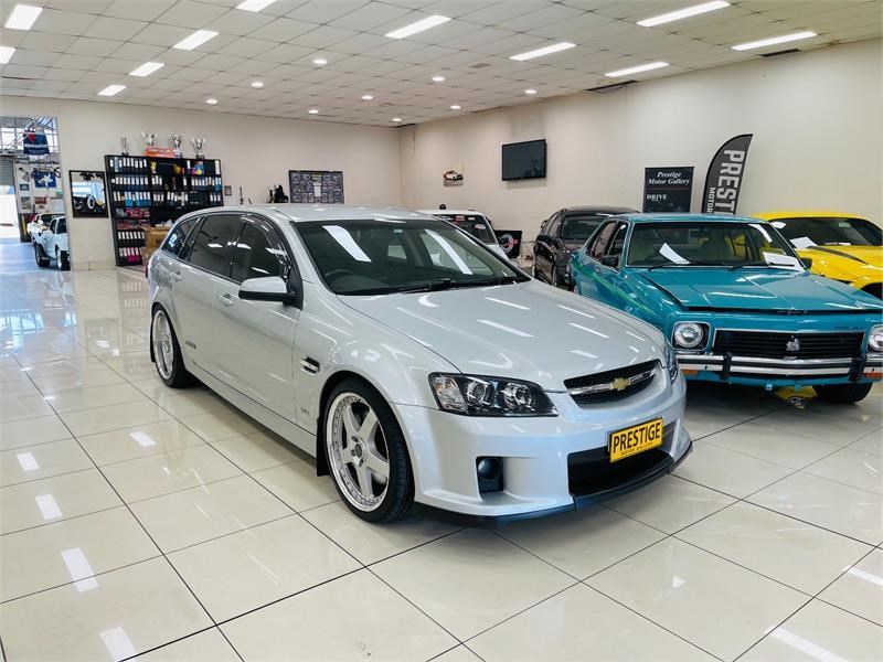 holden commodore 864980 001