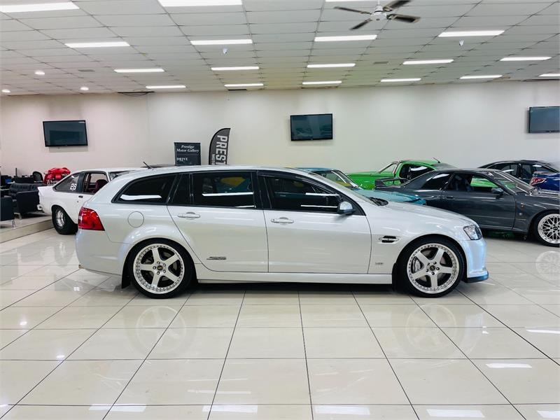 holden commodore 864980 005