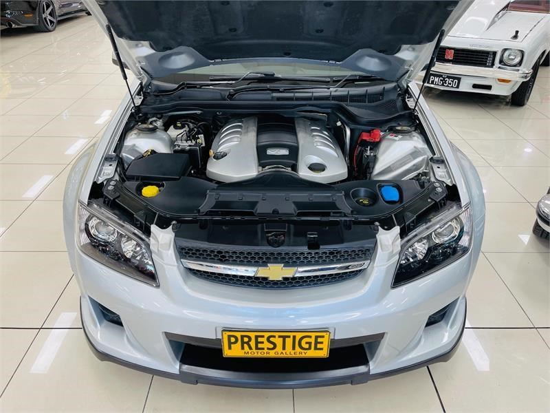 holden commodore 864980 023