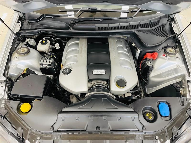 holden commodore 864980 027