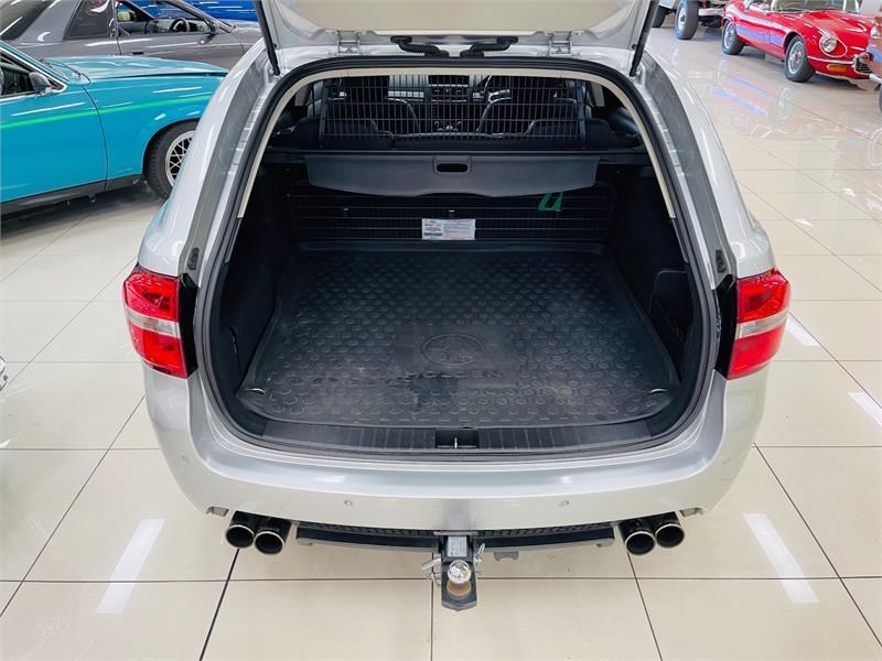 holden commodore 864980 033