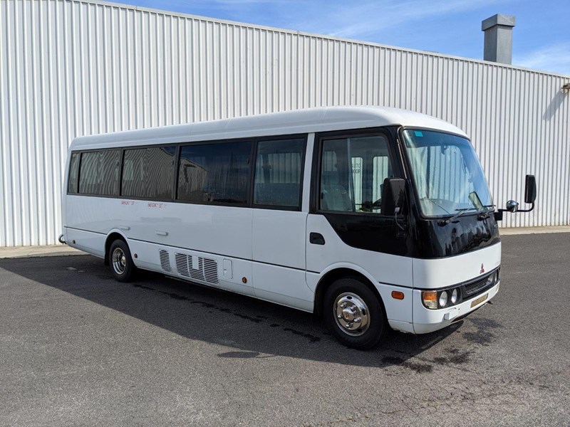mitsubishi rosa 19 seater wheelchair bus 856858 029